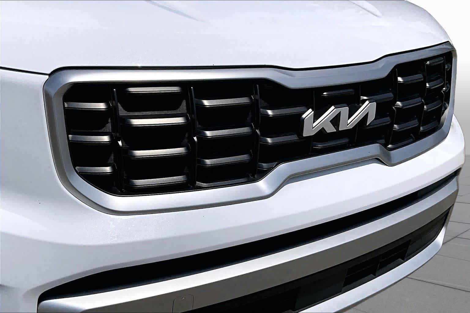 2025 Kia Telluride S Glacial White Pearl at Westside Kia