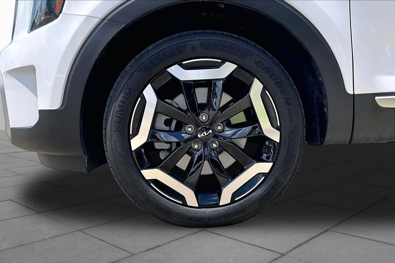 2025 Kia Telluride S Glacial White Pearl at Westside Kia