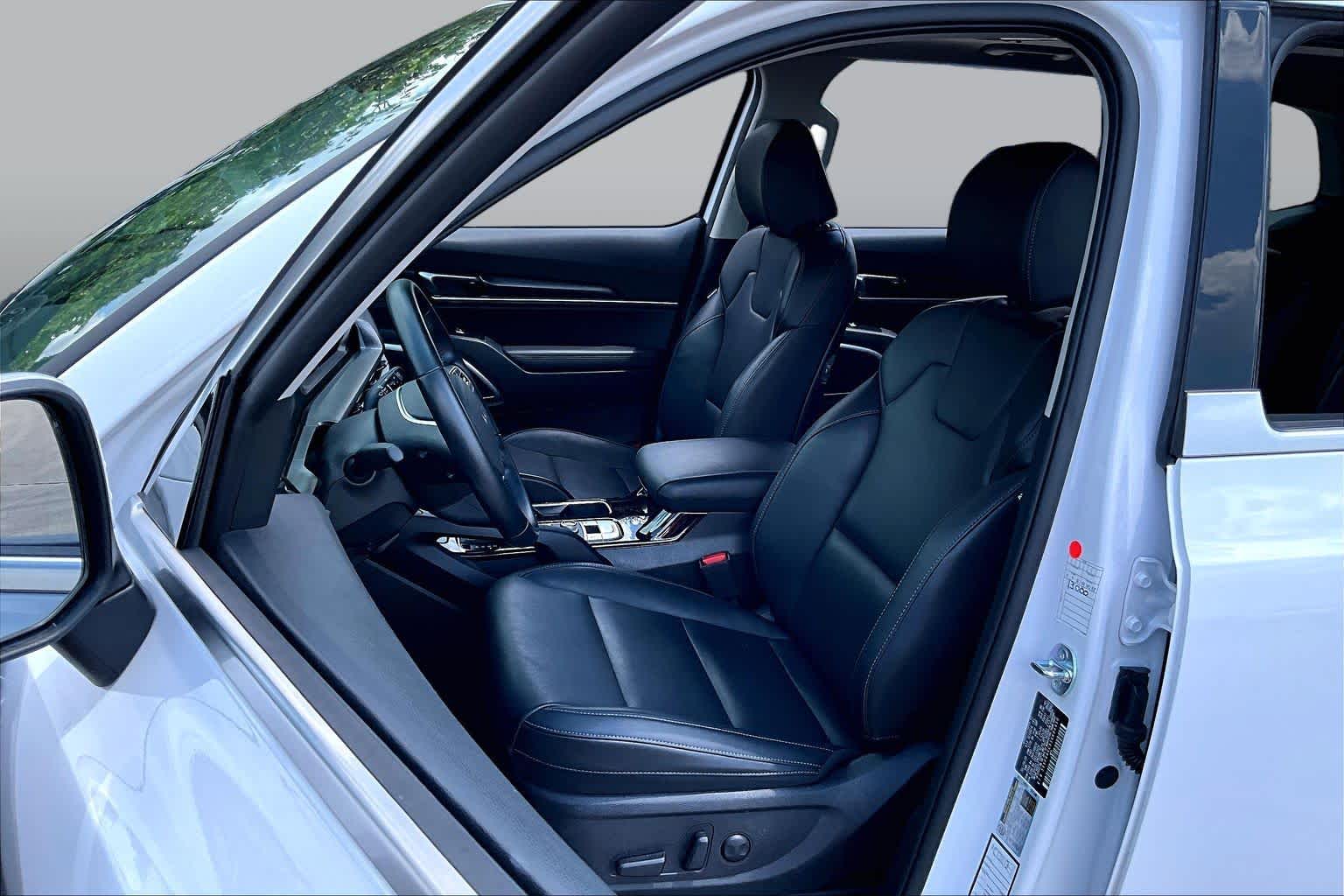 2025 Kia Telluride S Glacial White Pearl at Westside Kia