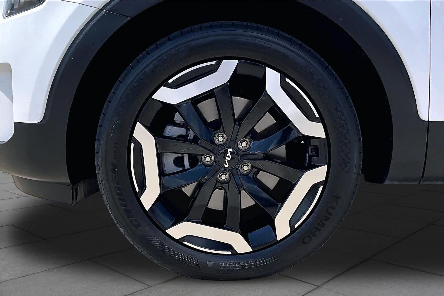 2025 Kia Telluride S Glacial White Pearl at Westside Kia