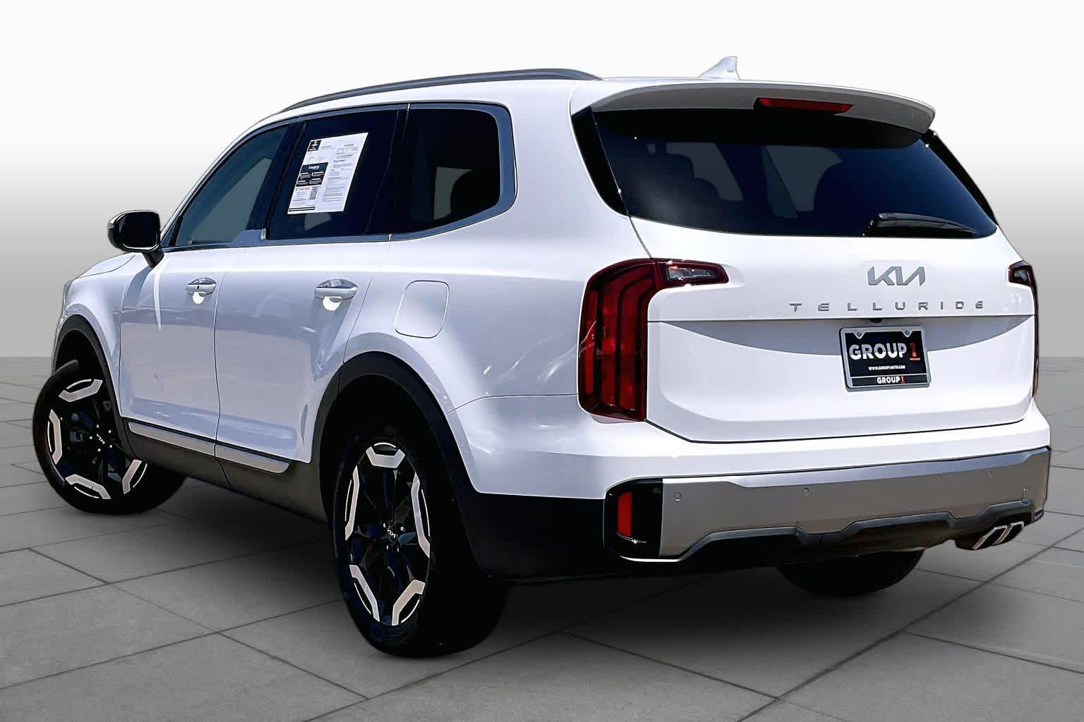 2025 Kia Telluride S Glacial White Pearl at Beck & Masten Kia