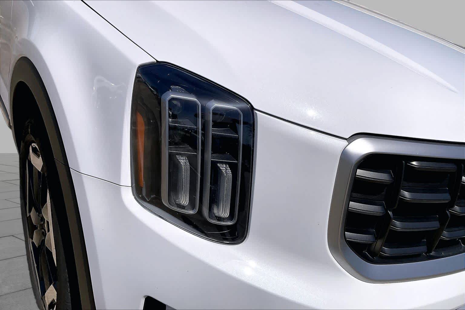 2025 Kia Telluride S Glacial White Pearl at Beck & Masten Kia