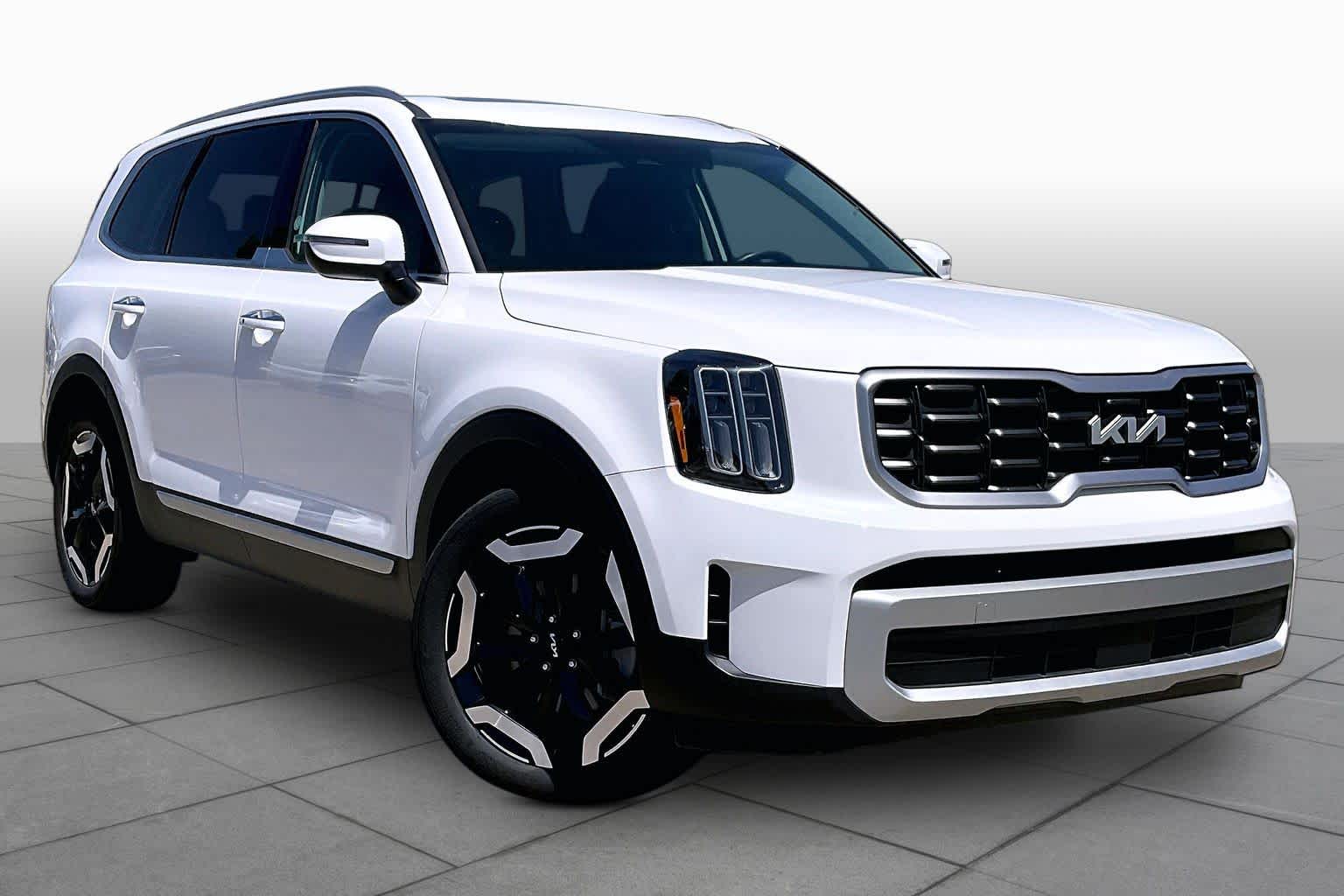 2025 Kia Telluride S Glacial White Pearl at Beck & Masten Kia
