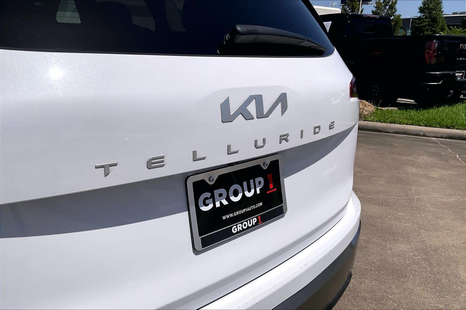 2025 Kia Telluride S Glacial White Pearl at Beck & Masten Kia
