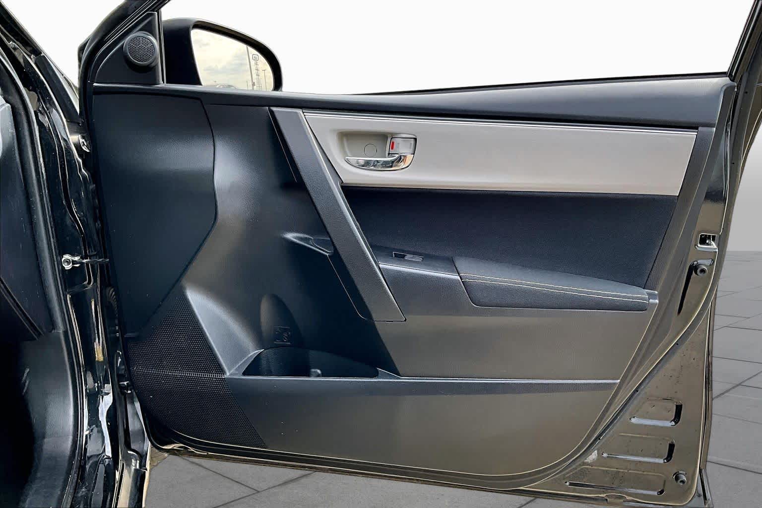 2018 Toyota Corolla photo 21 of 35