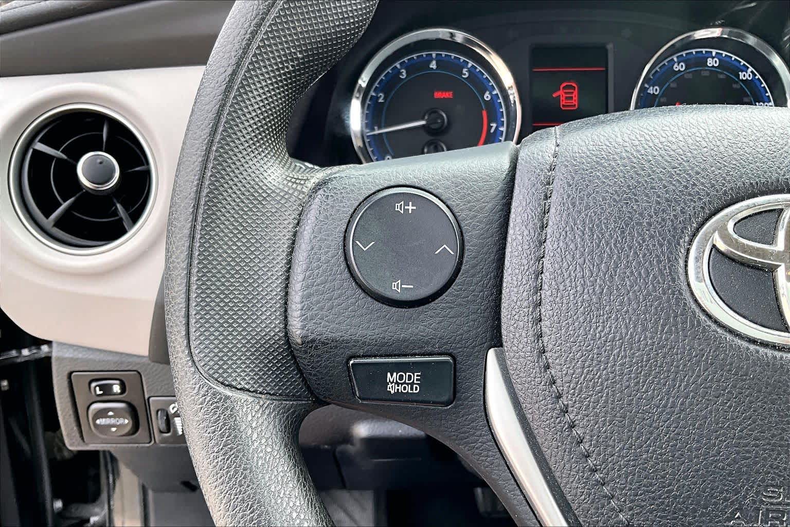 2018 Toyota Corolla photo 22 of 35