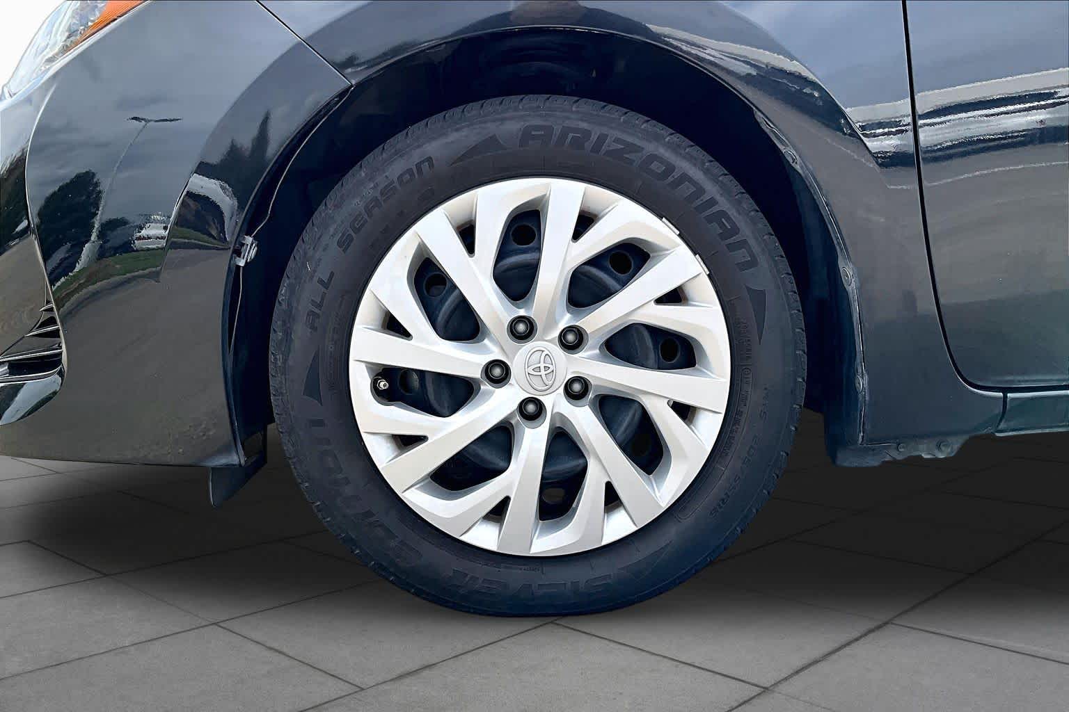 2018 Toyota Corolla photo 10 of 35
