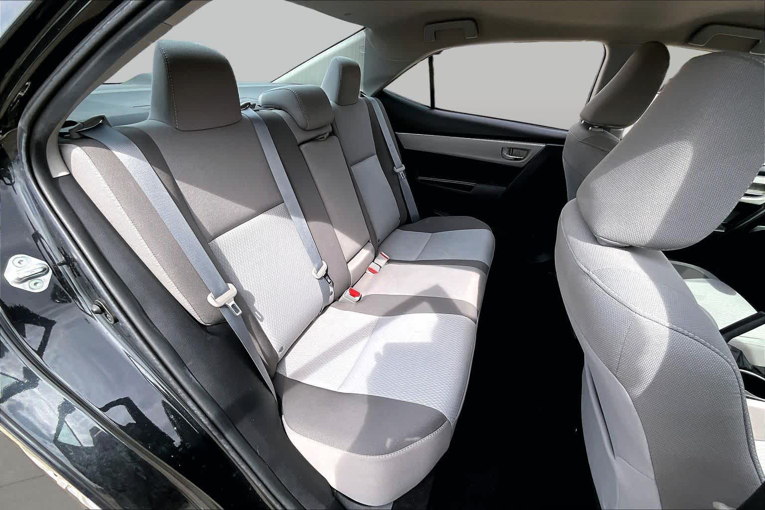 2018 Toyota Corolla photo 18 of 35