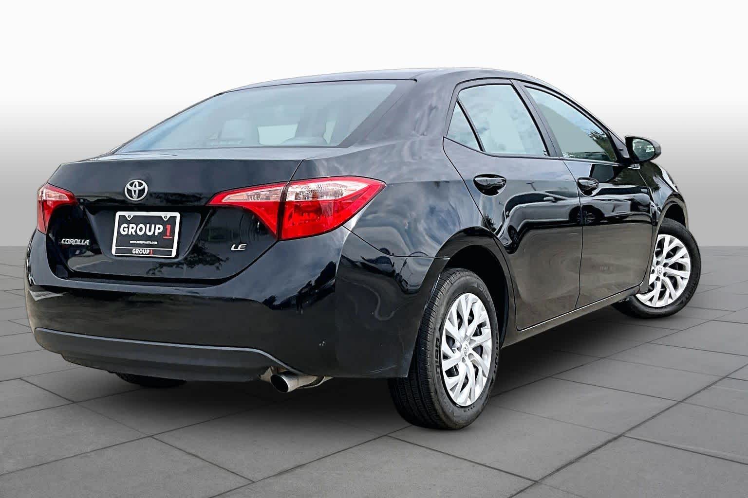 2018 Toyota Corolla photo 12 of 35
