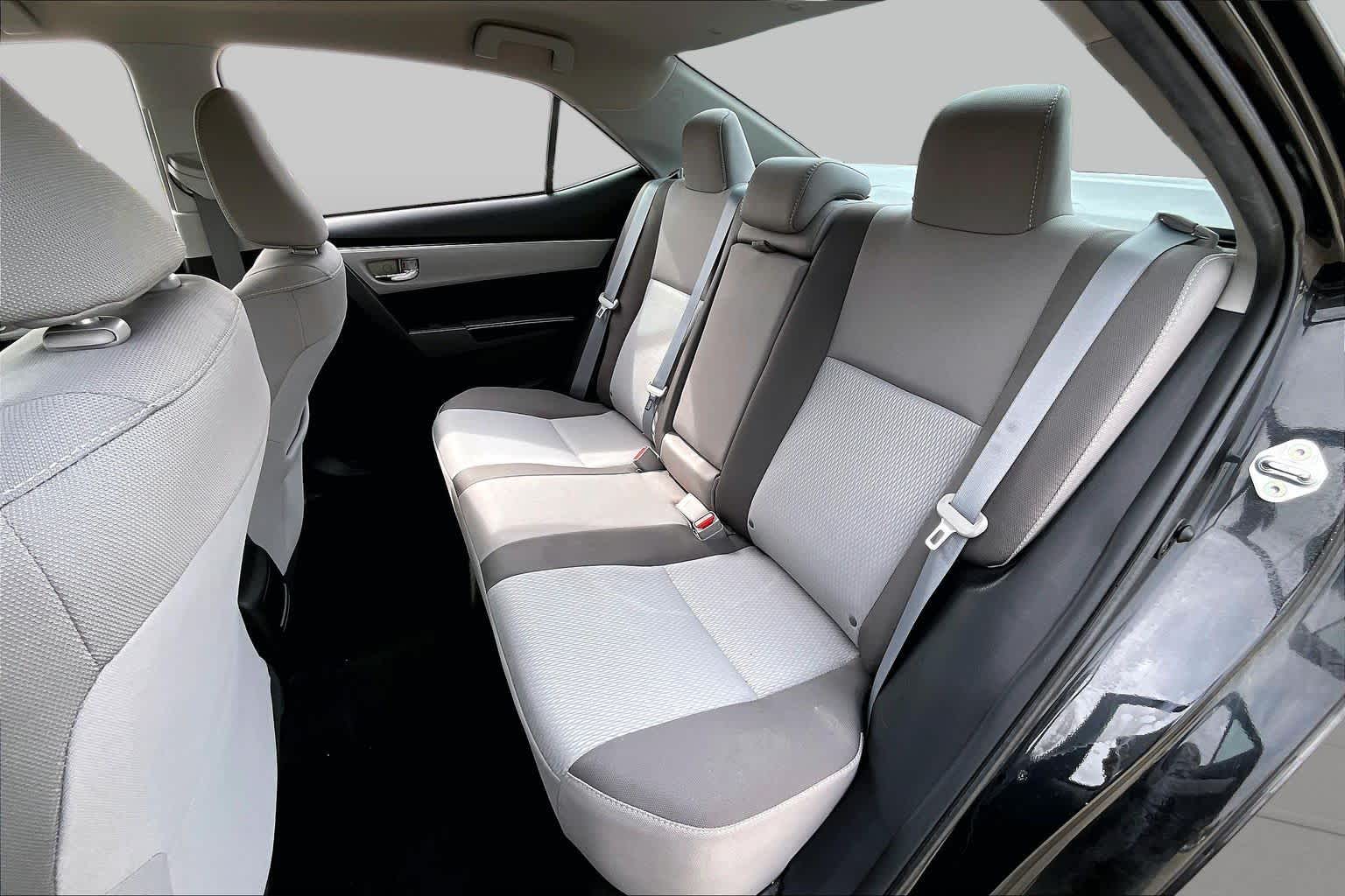 2018 Toyota Corolla photo 19 of 35