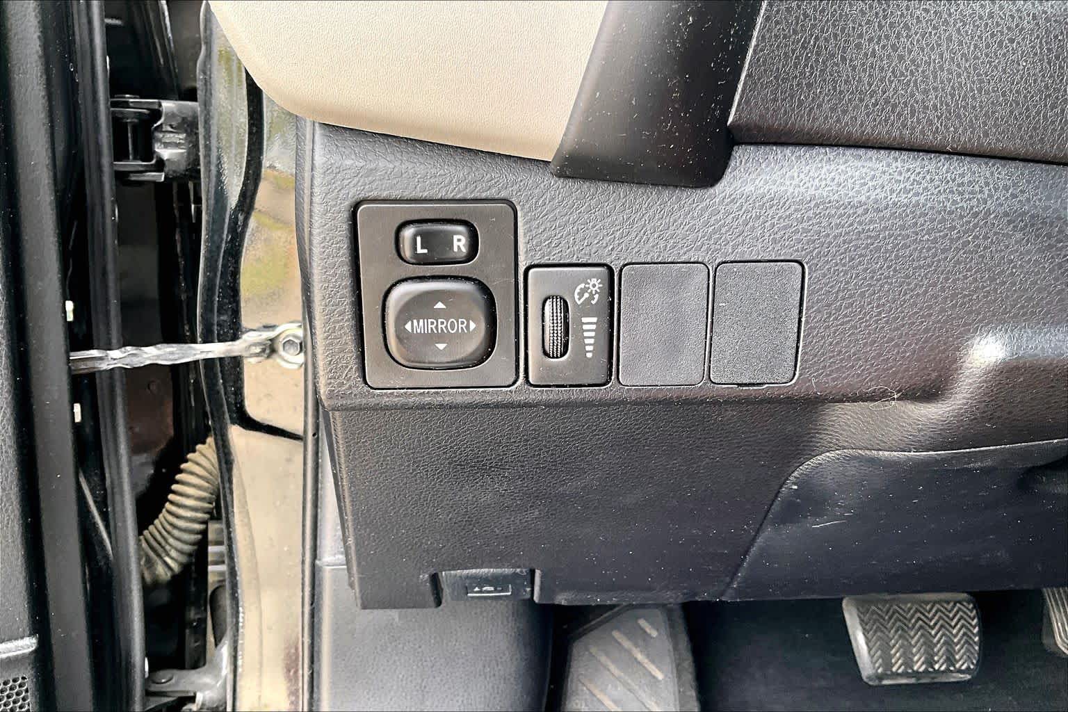 2018 Toyota Corolla photo 34 of 35