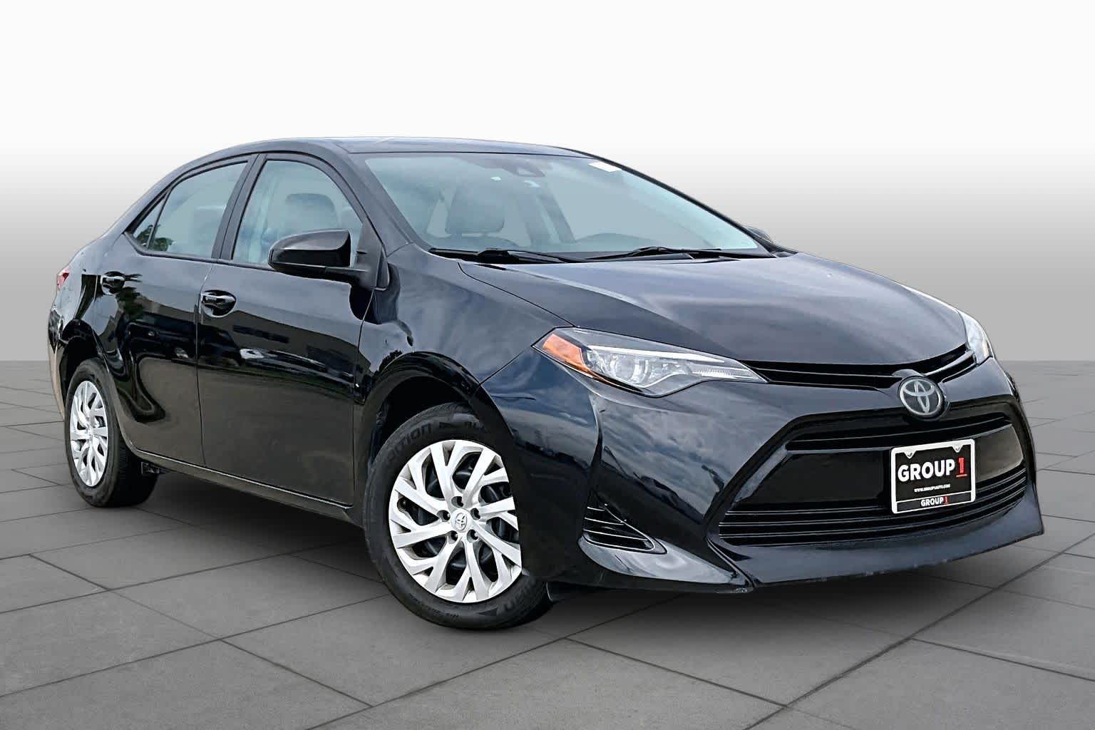 2018 Toyota Corolla photo 3 of 35