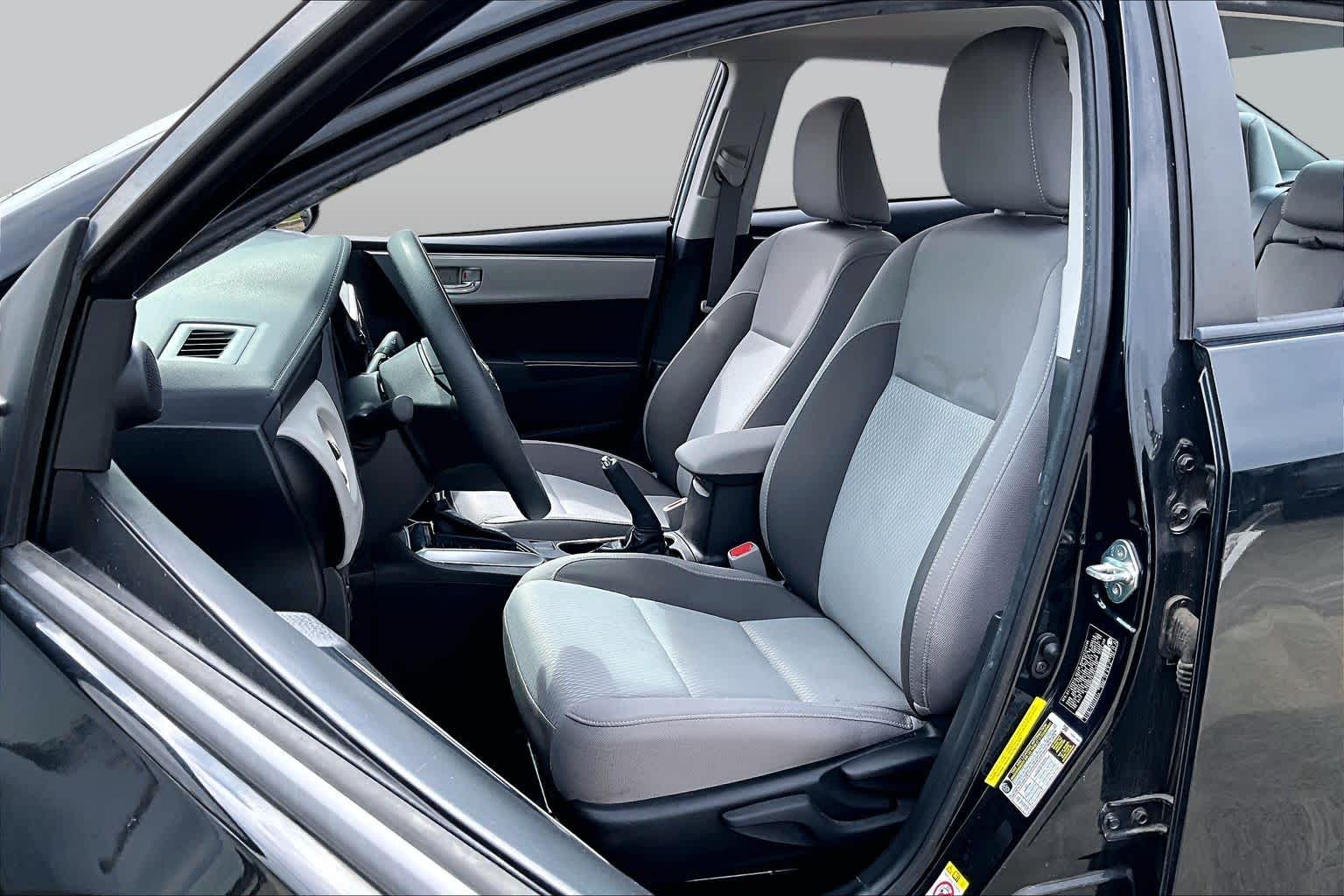 2018 Toyota Corolla photo 7 of 35