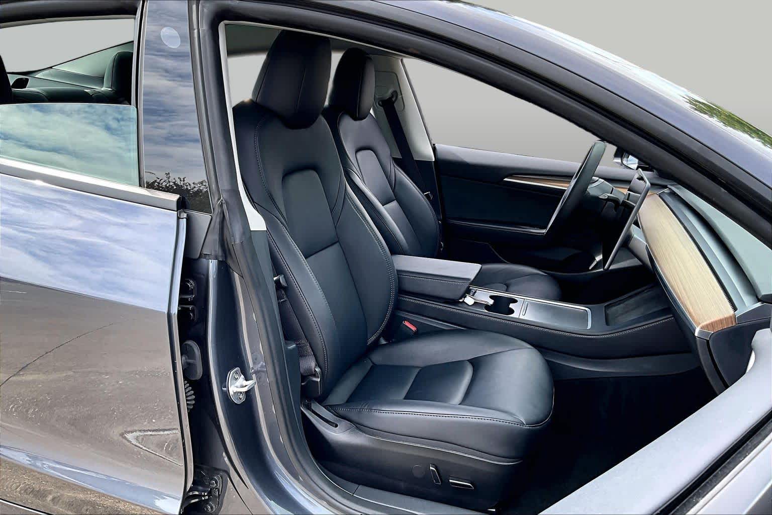 2023 Tesla Model 3 photo 7 of 33