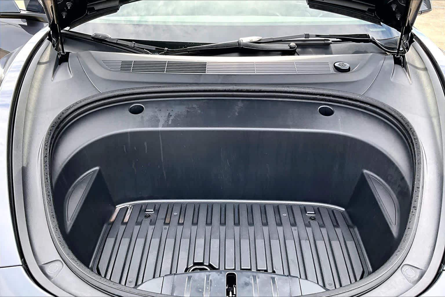 2023 Tesla Model 3 photo 28 of 33