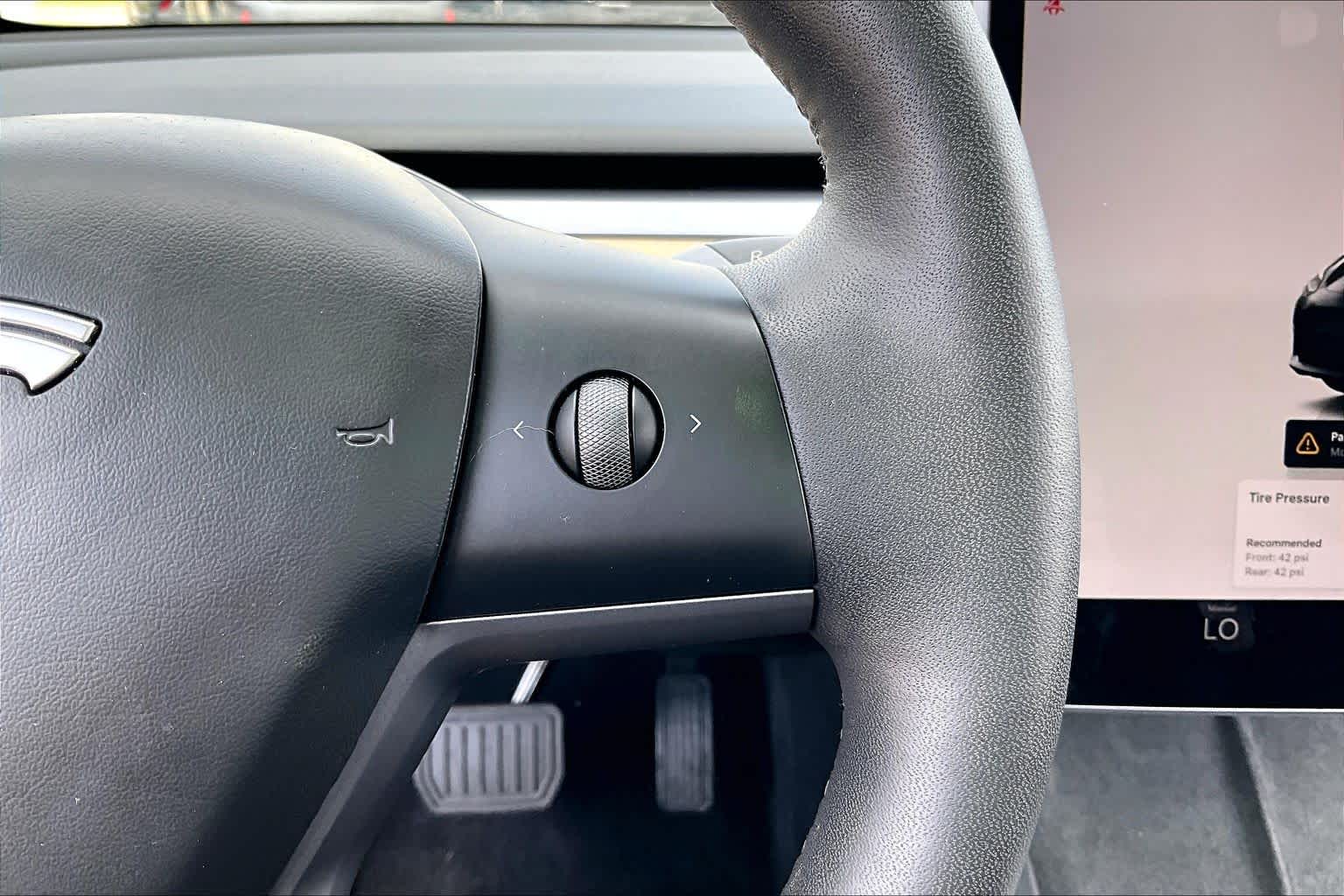 2023 Tesla Model 3 photo 21 of 33