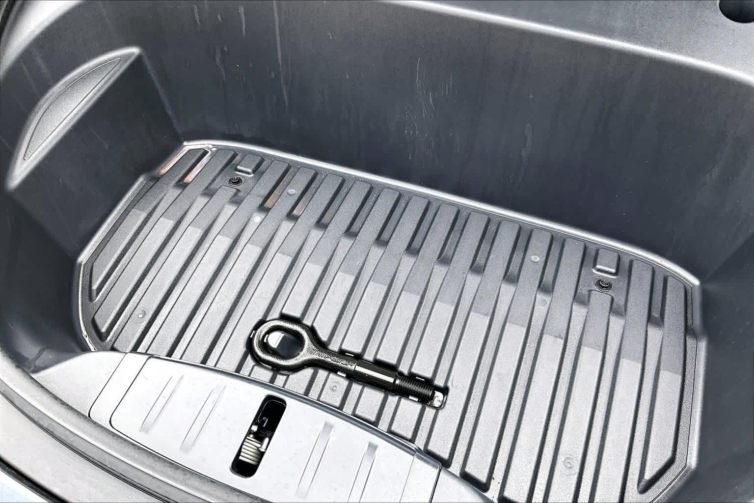 2023 Tesla Model 3 photo 29 of 33