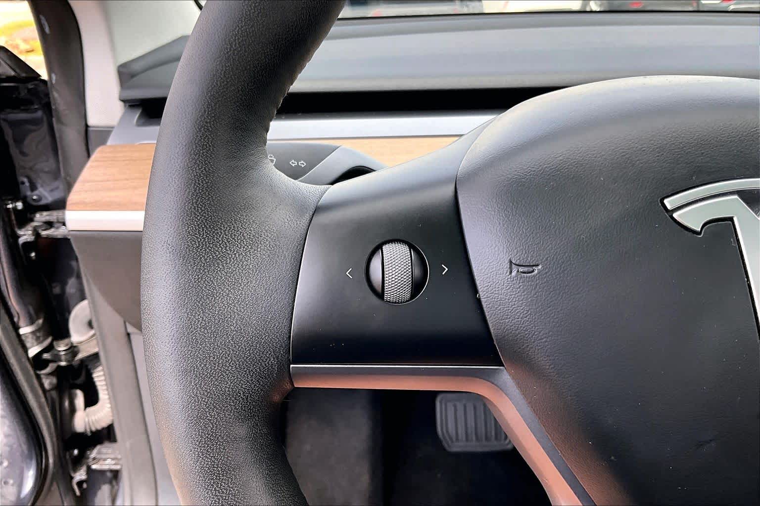 2023 Tesla Model 3 photo 20 of 33