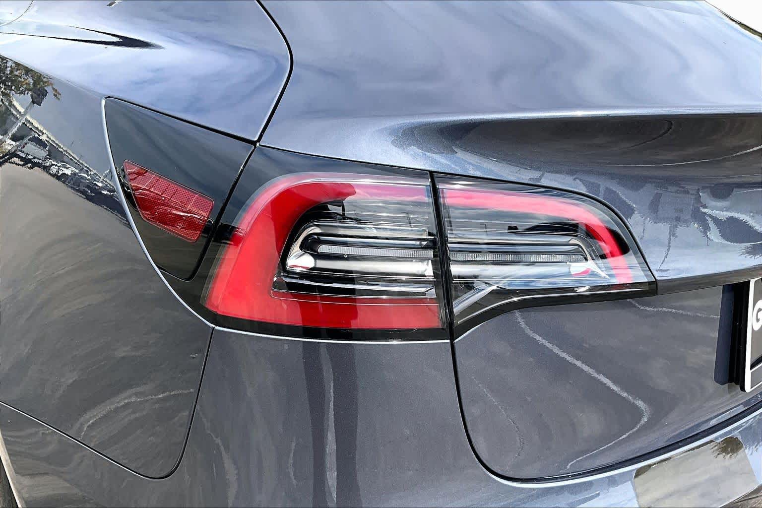 2023 Tesla Model 3 photo 25 of 33