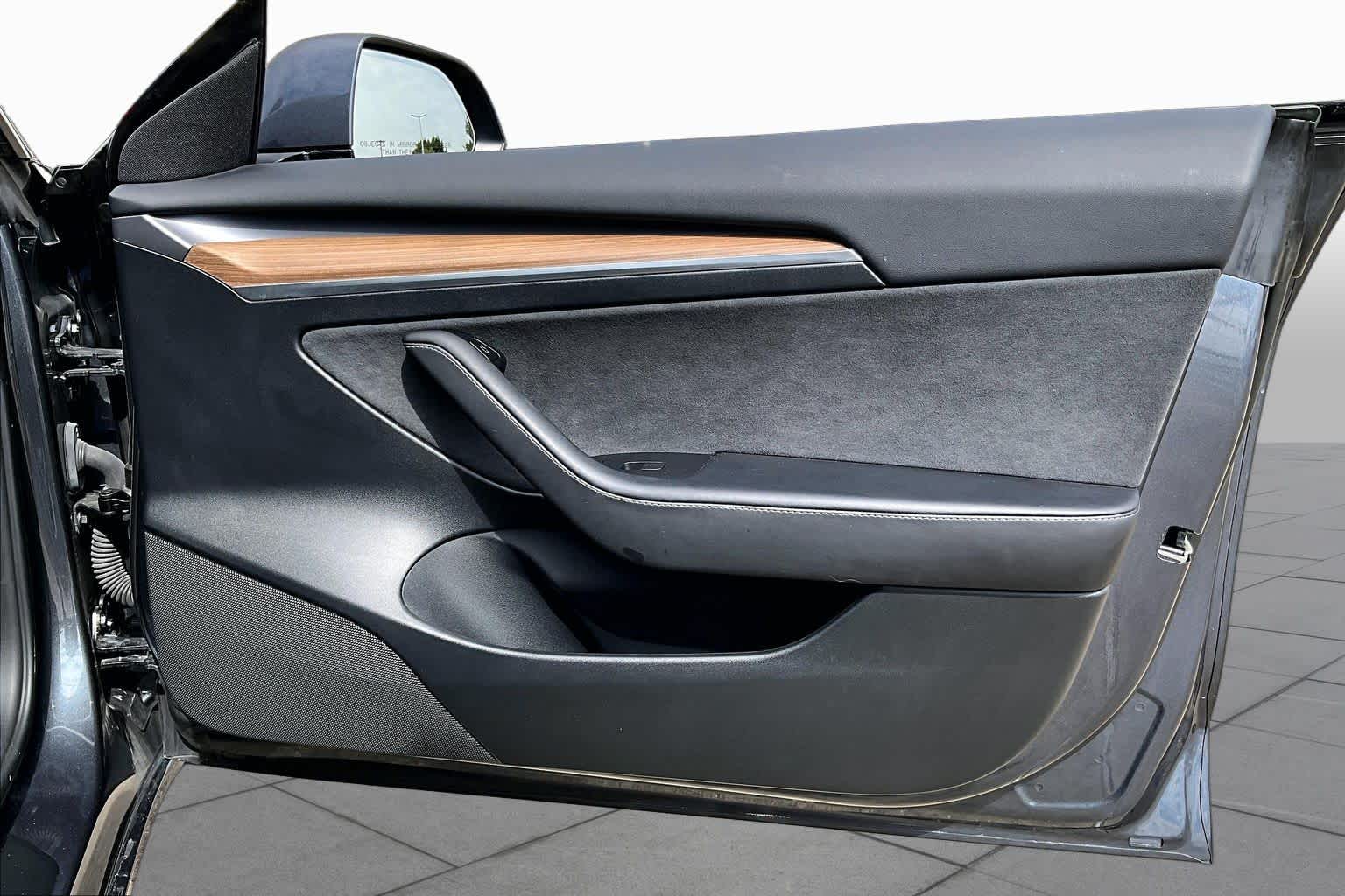 2023 Tesla Model 3 photo 19 of 33