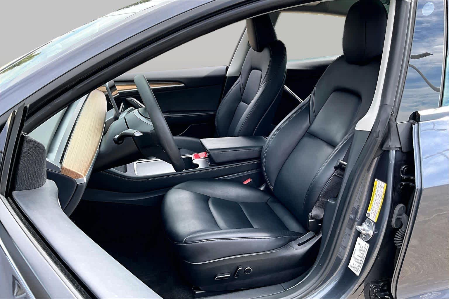 2023 Tesla Model 3 photo 6 of 33