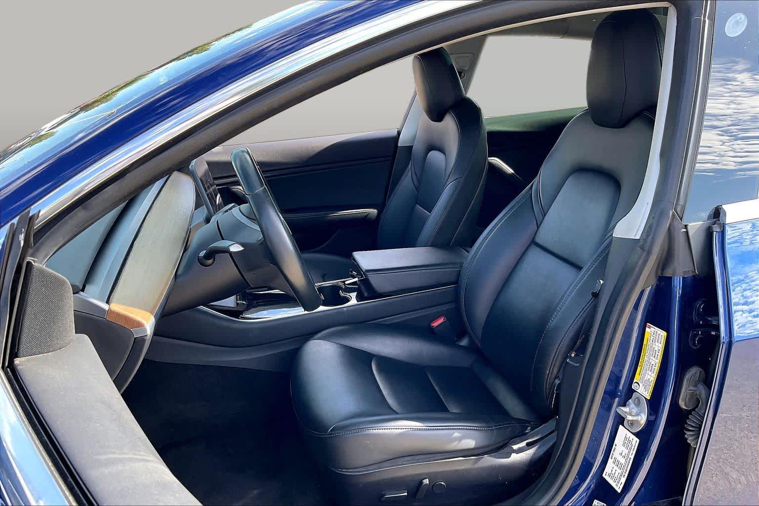 2019 Tesla Model 3 photo 6 of 33
