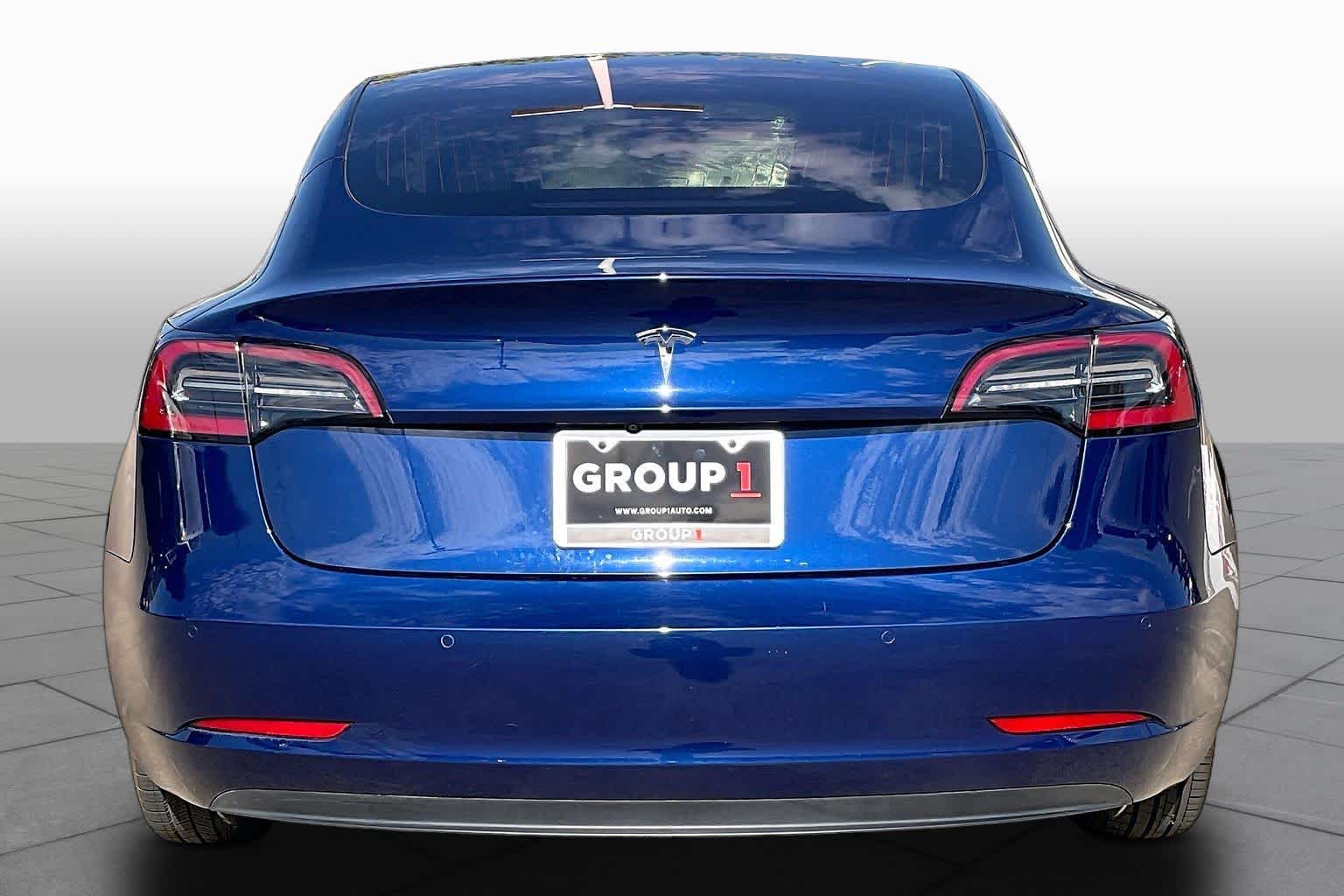 2019 Tesla Model 3 photo 4 of 33