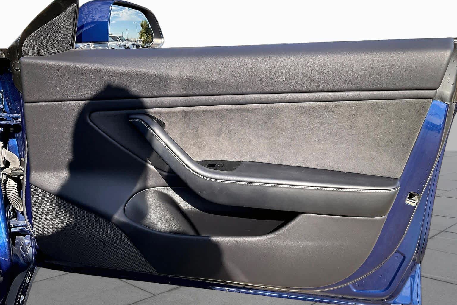 2019 Tesla Model 3 photo 19 of 33