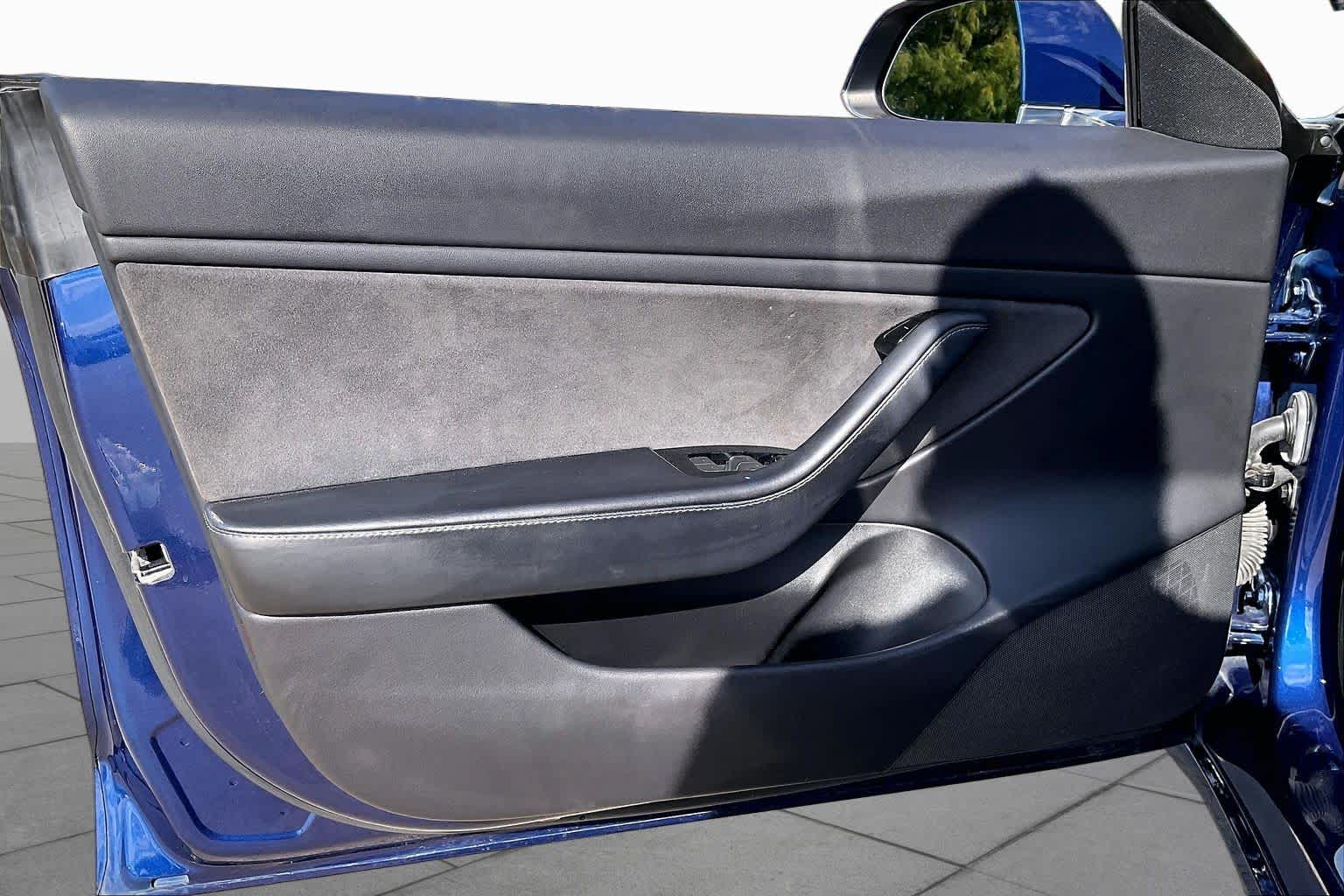 2019 Tesla Model 3 photo 18 of 33