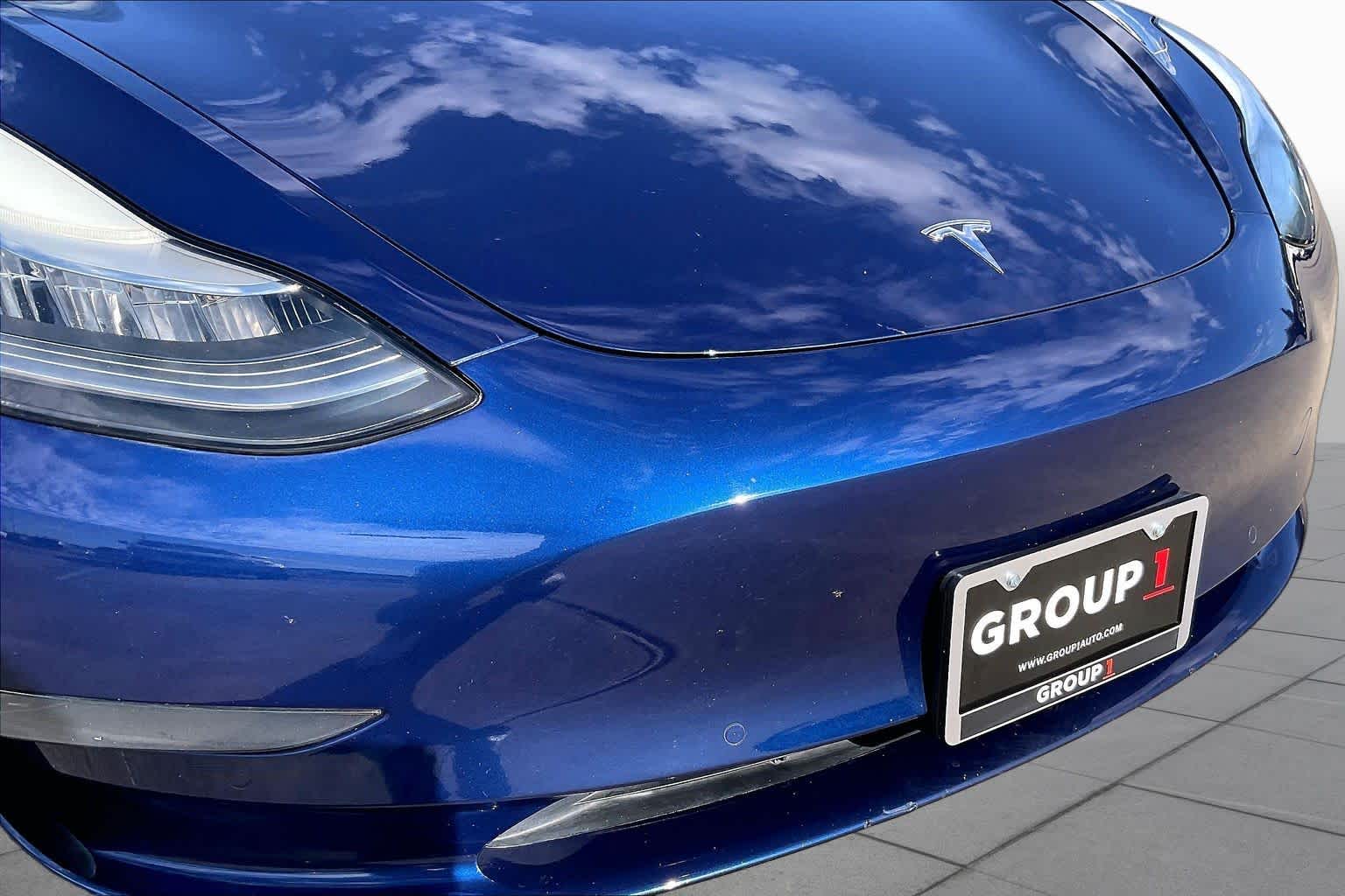 2019 Tesla Model 3 photo 26 of 33
