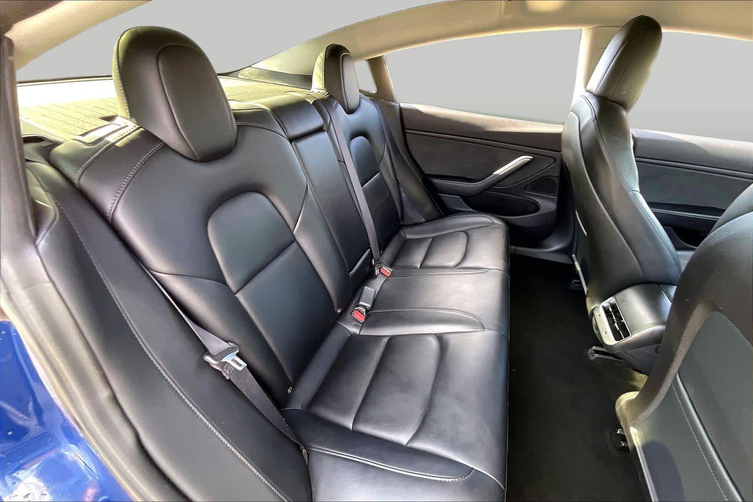 2019 Tesla Model 3 photo 16 of 33