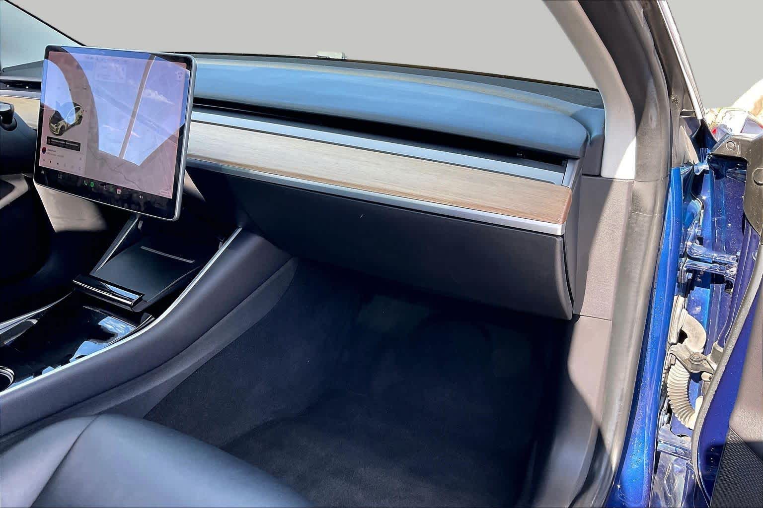 2019 Tesla Model 3 photo 15 of 33
