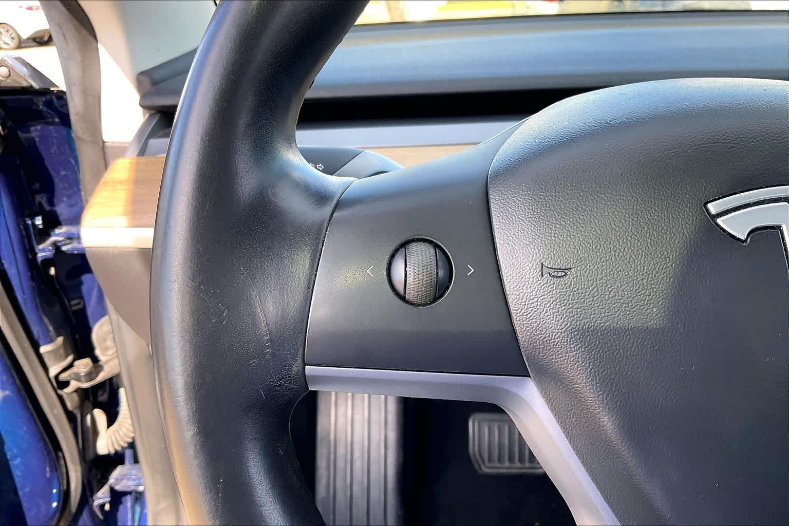 2019 Tesla Model 3 photo 20 of 33