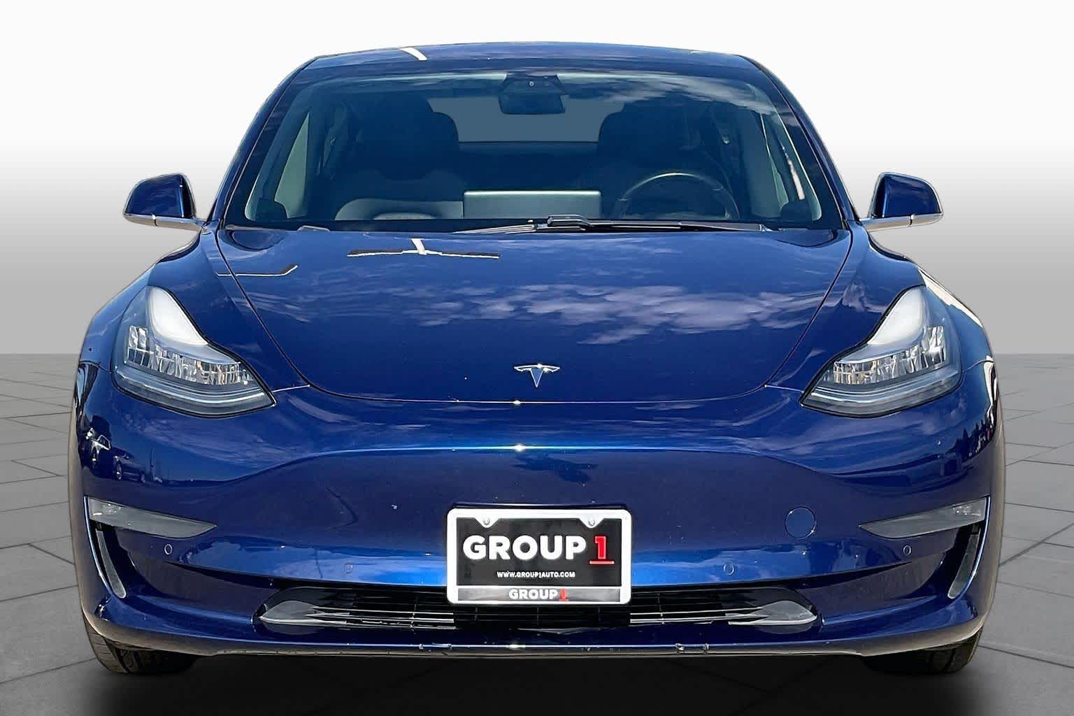 2019 Tesla Model 3 photo 3 of 33