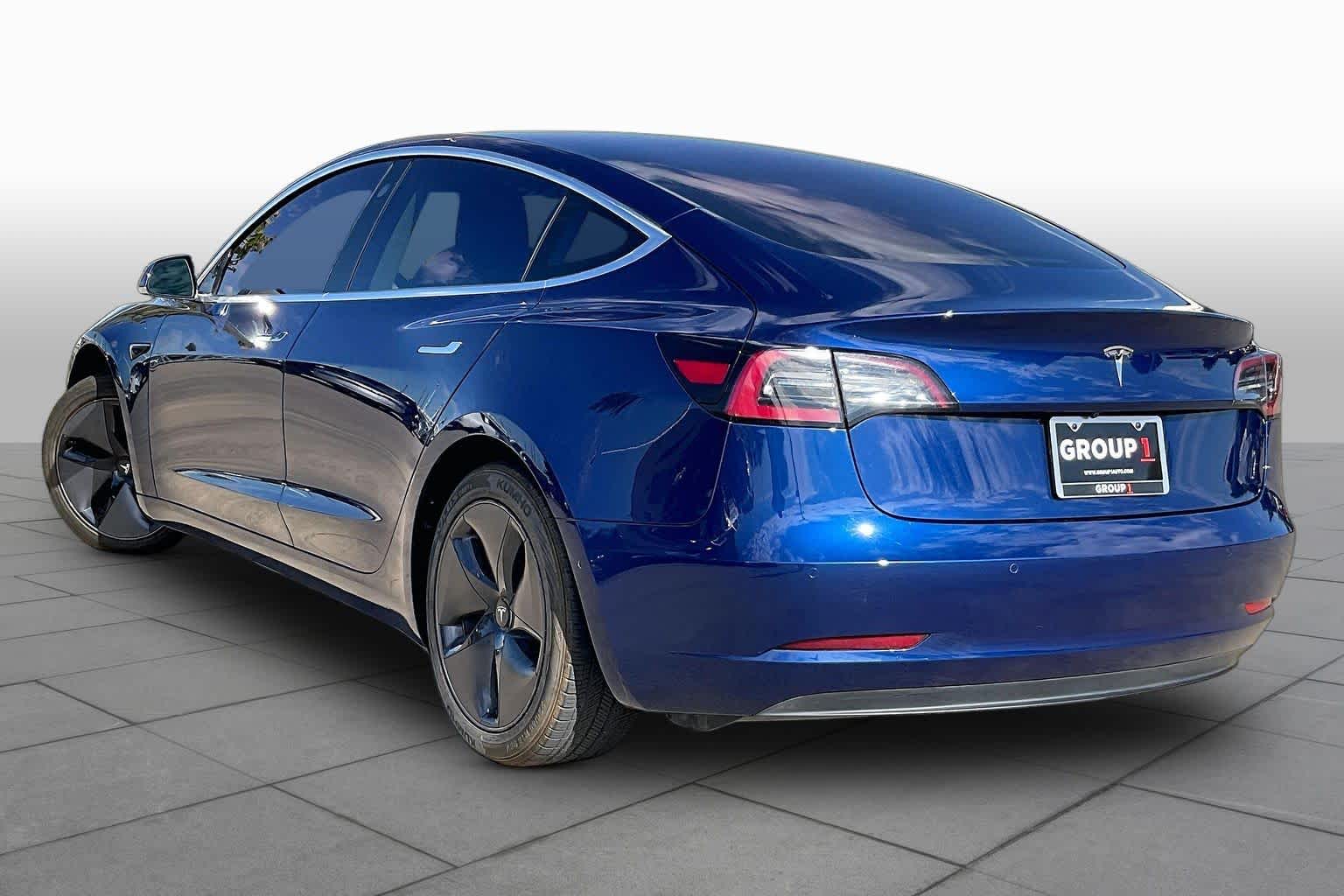 2019 Tesla Model 3 photo 9 of 33
