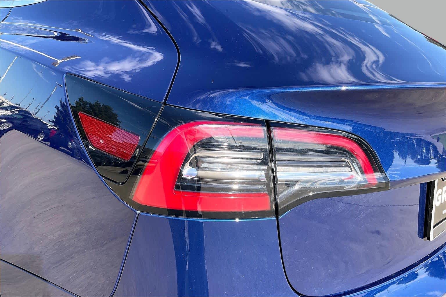 2019 Tesla Model 3 photo 25 of 33