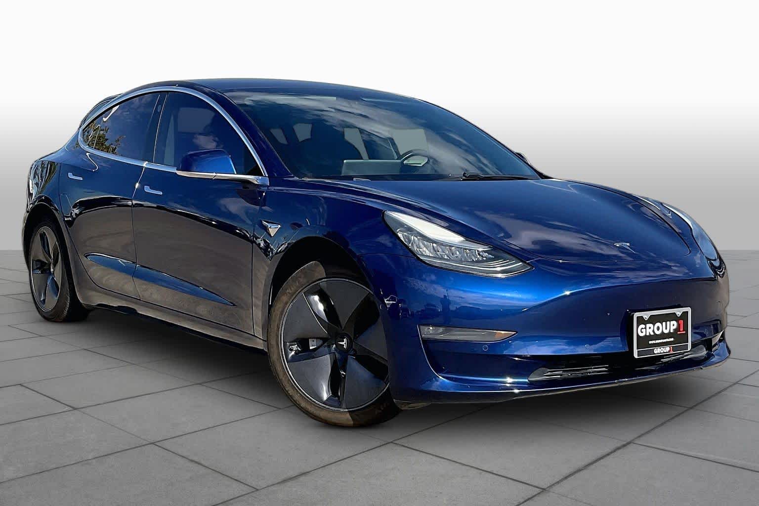 2019 Tesla Model 3 photo 2 of 33