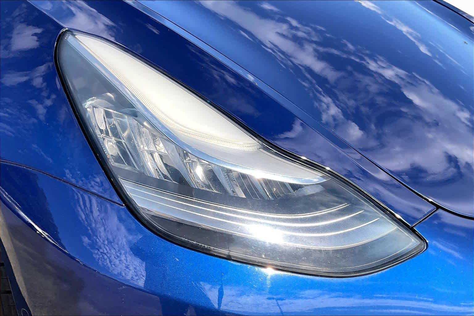 2019 Tesla Model 3 photo 24 of 33