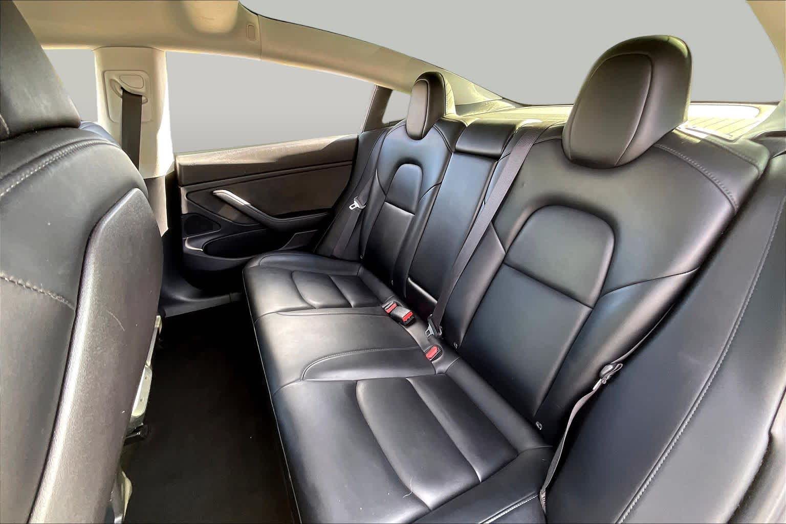2019 Tesla Model 3 photo 17 of 33