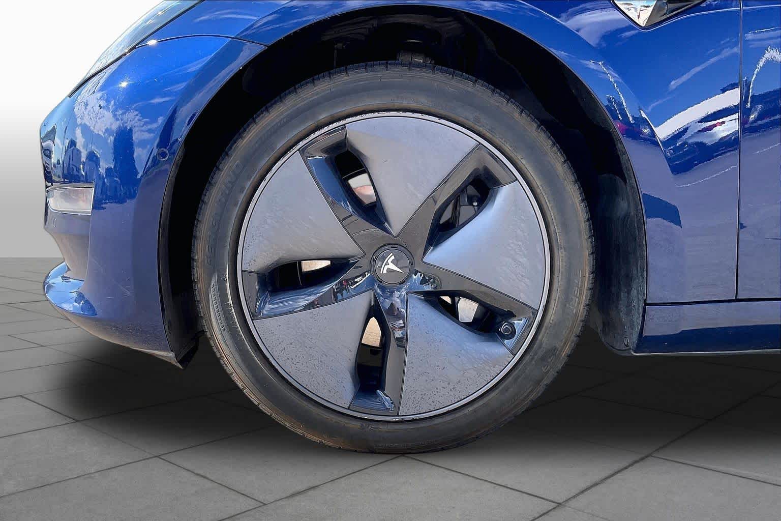 2019 Tesla Model 3 photo 8 of 33