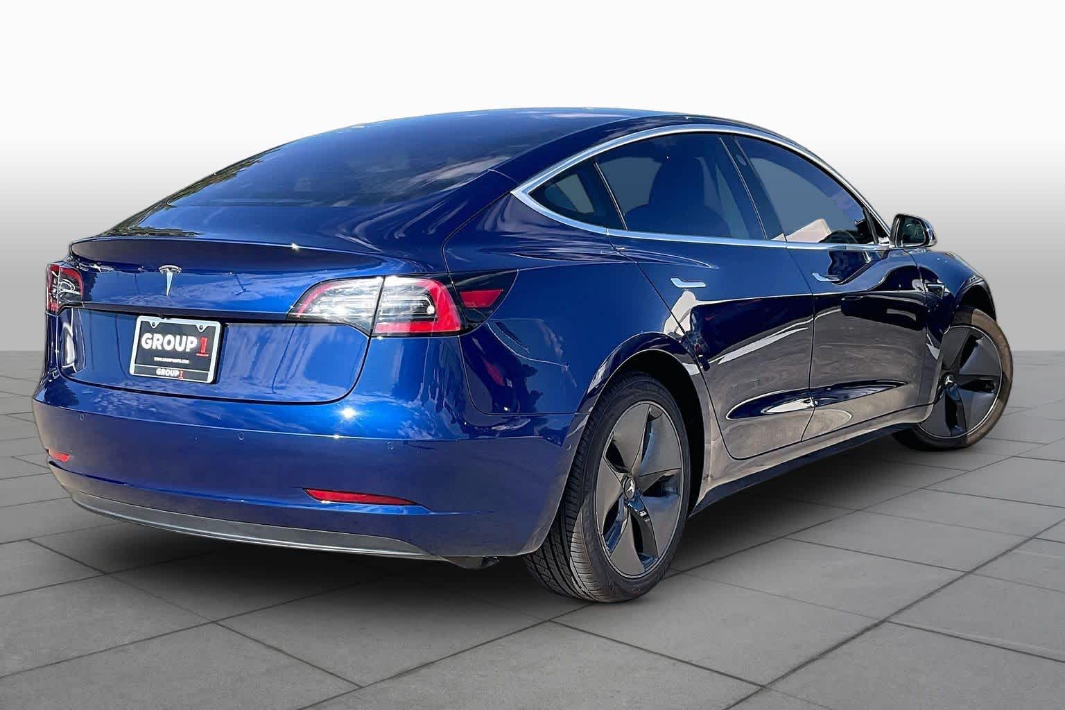 2019 Tesla Model 3 photo 10 of 33