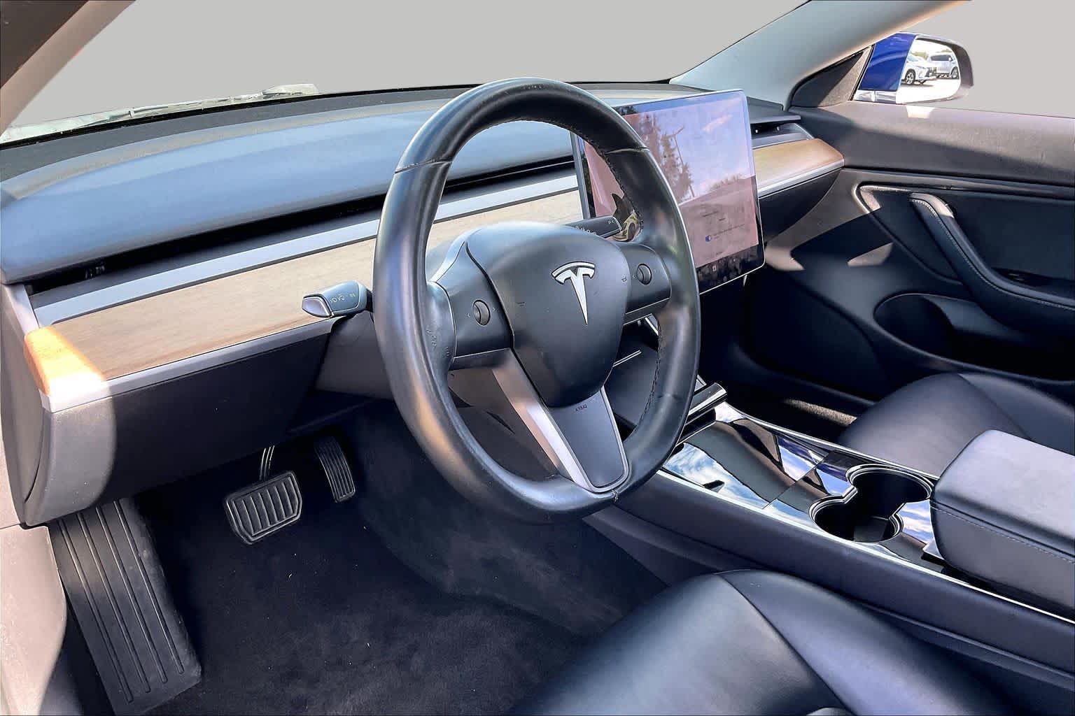 2019 Tesla Model 3 photo 14 of 33