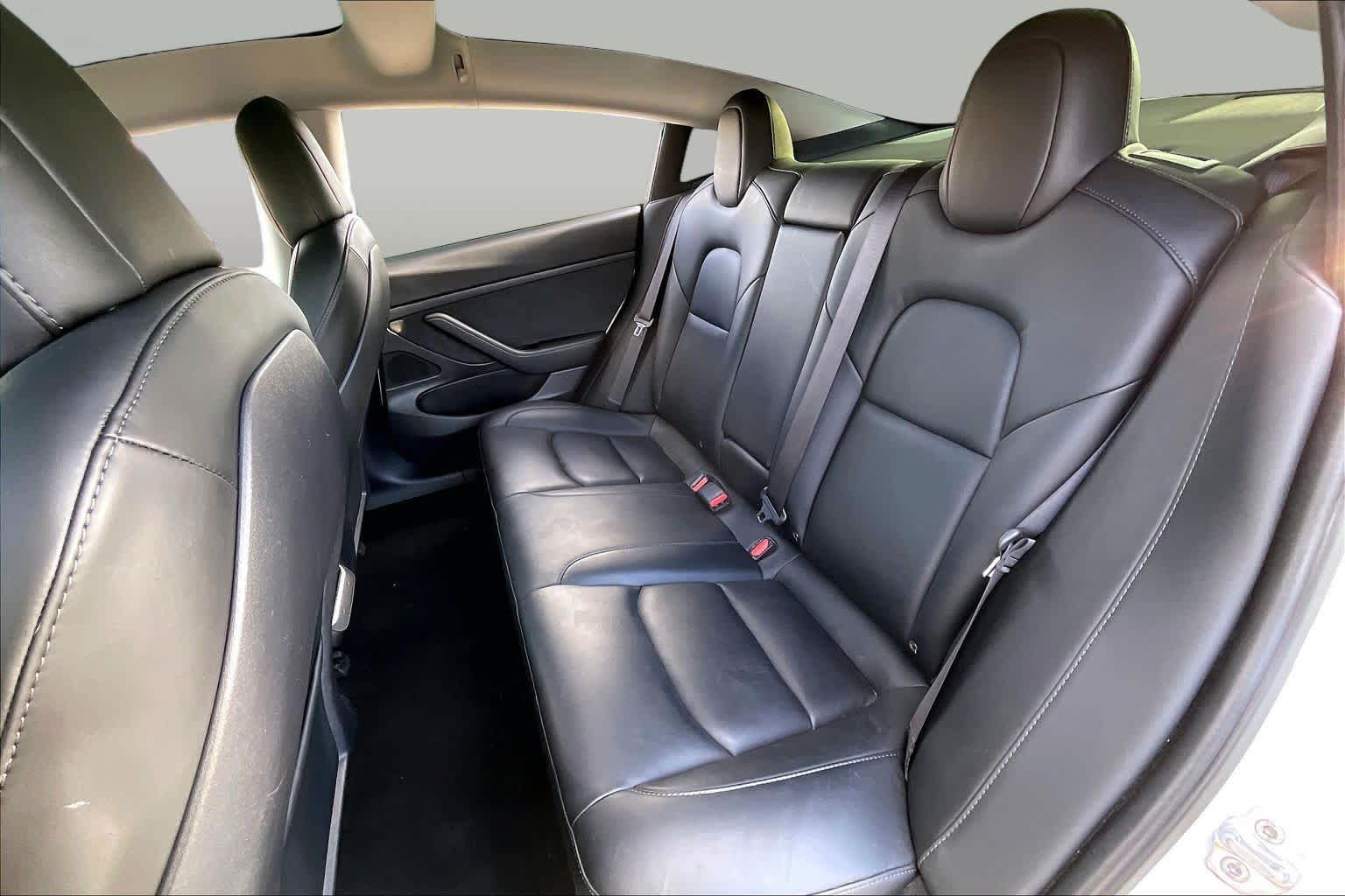 2020 Tesla Model 3 photo 17 of 33