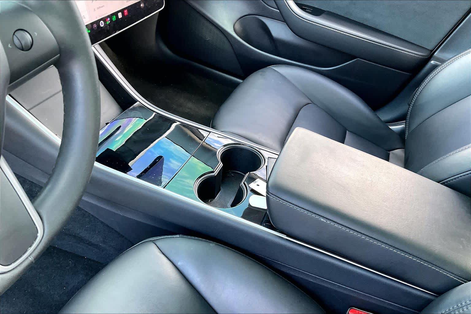 2020 Tesla Model 3 photo 13 of 33