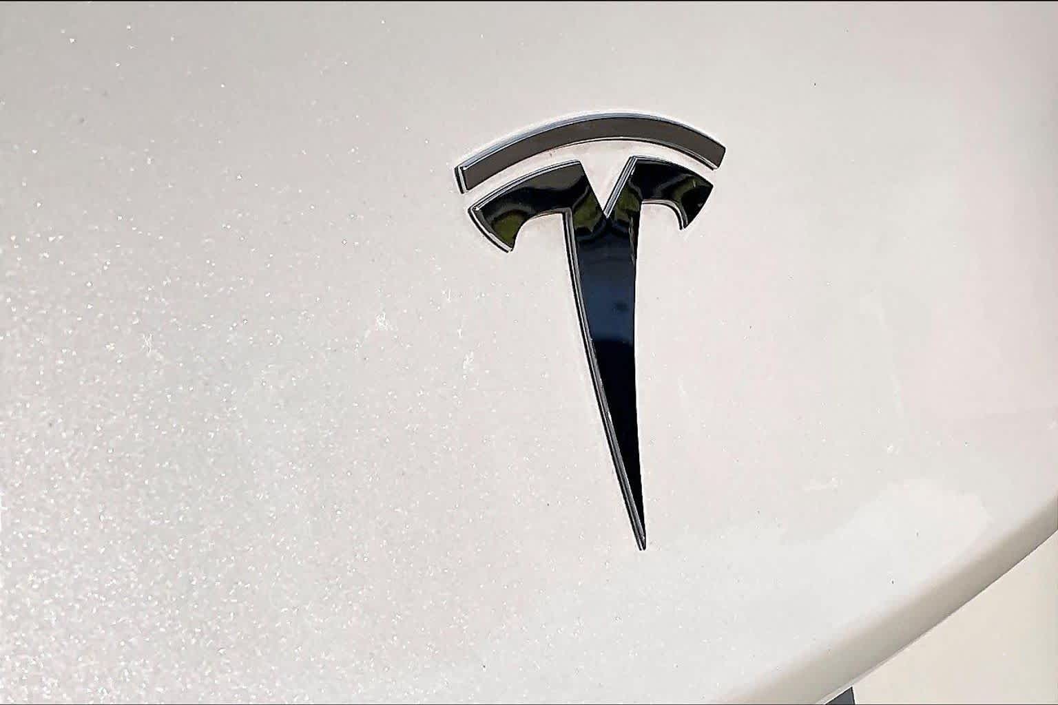 2020 Tesla Model 3 photo 27 of 33