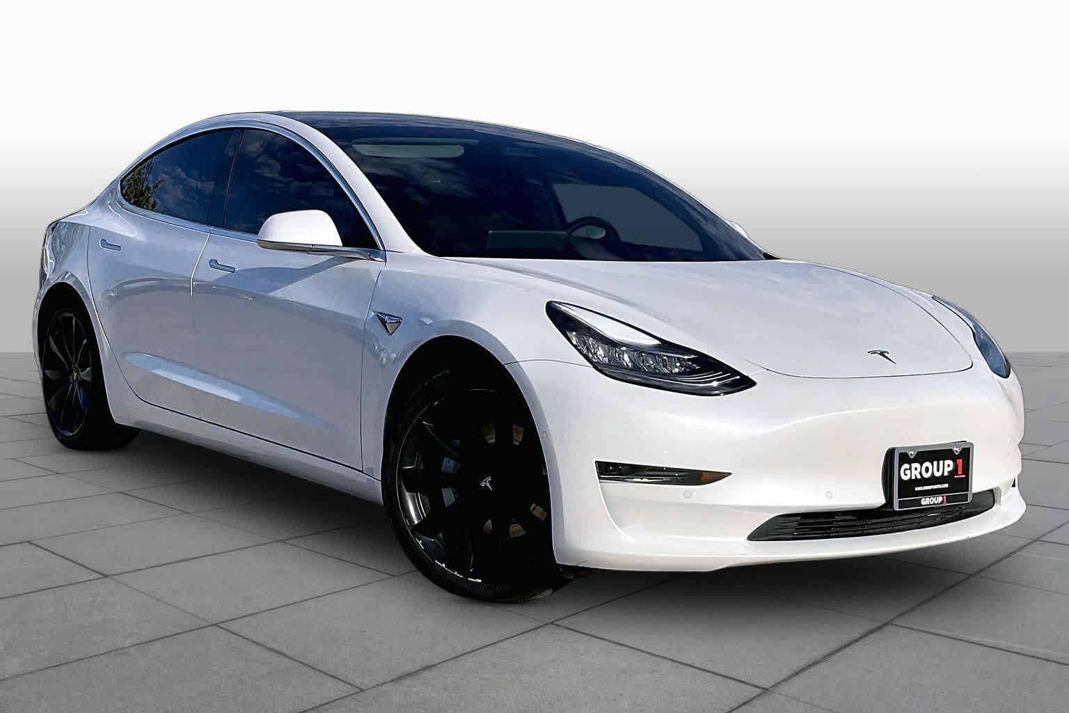 2020 Tesla Model 3 photo 2 of 33