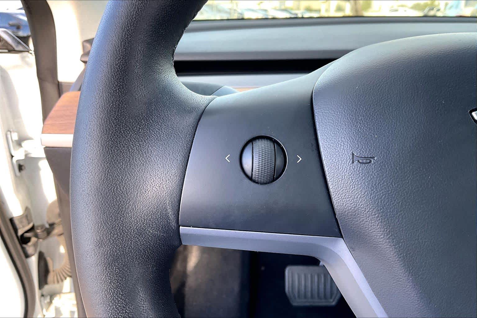 2020 Tesla Model 3 photo 20 of 33