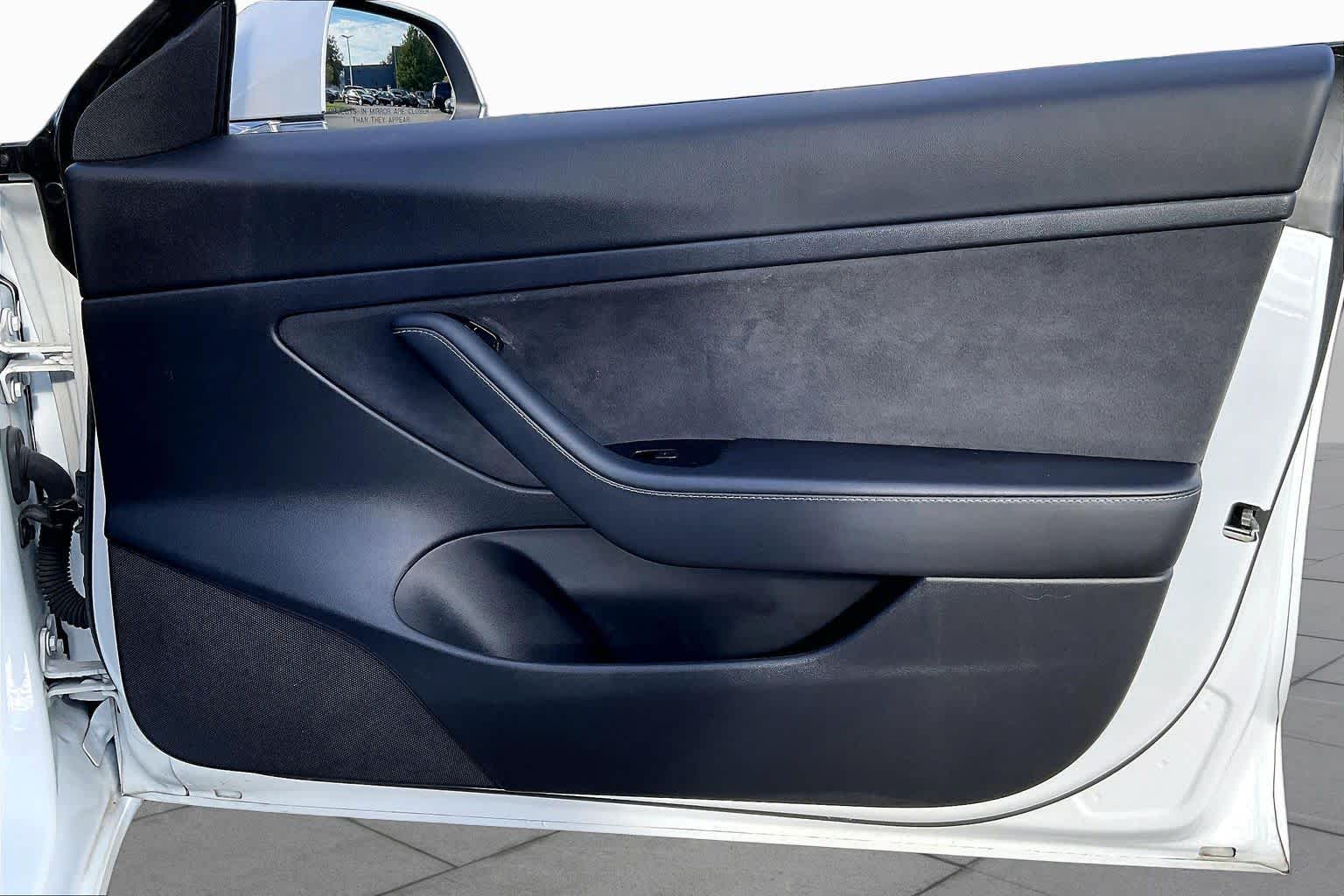 2020 Tesla Model 3 photo 19 of 33