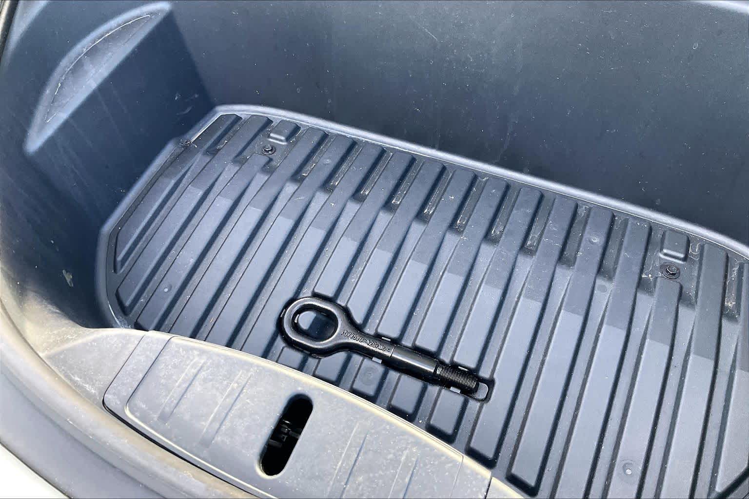2020 Tesla Model 3 photo 29 of 33