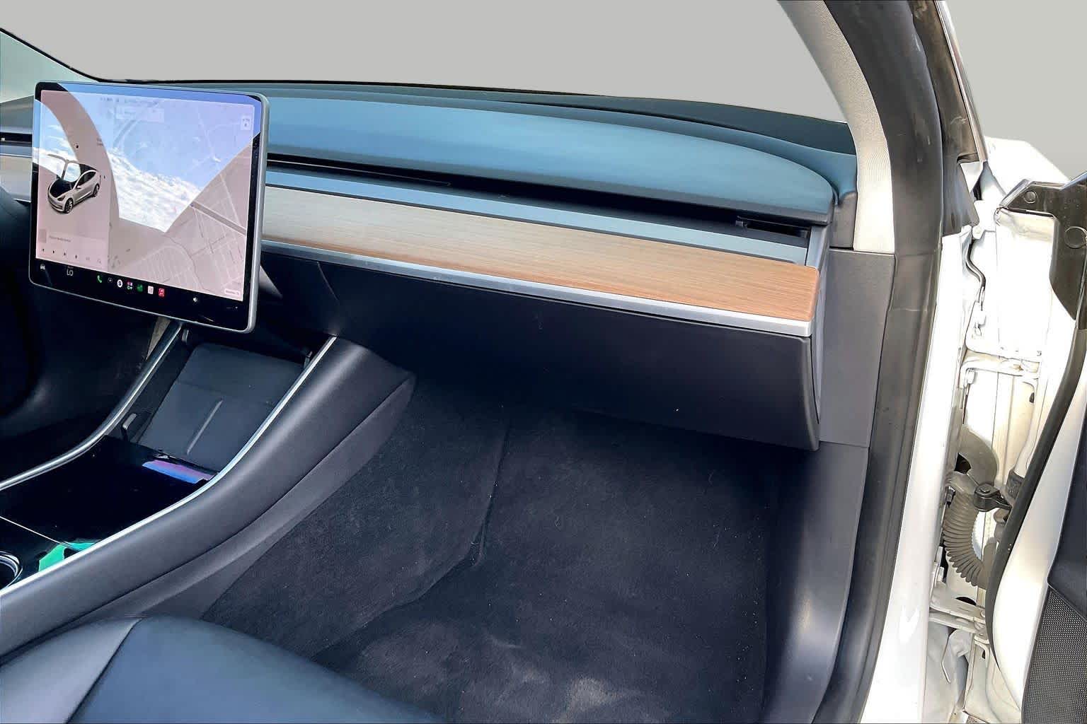 2020 Tesla Model 3 photo 15 of 33